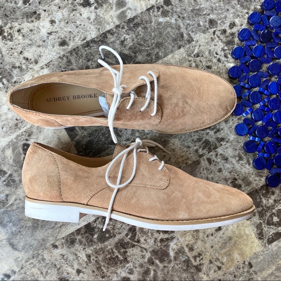 Audrey Brooke Shoes - AUDREY BROOKE Alice tan suede oxfords